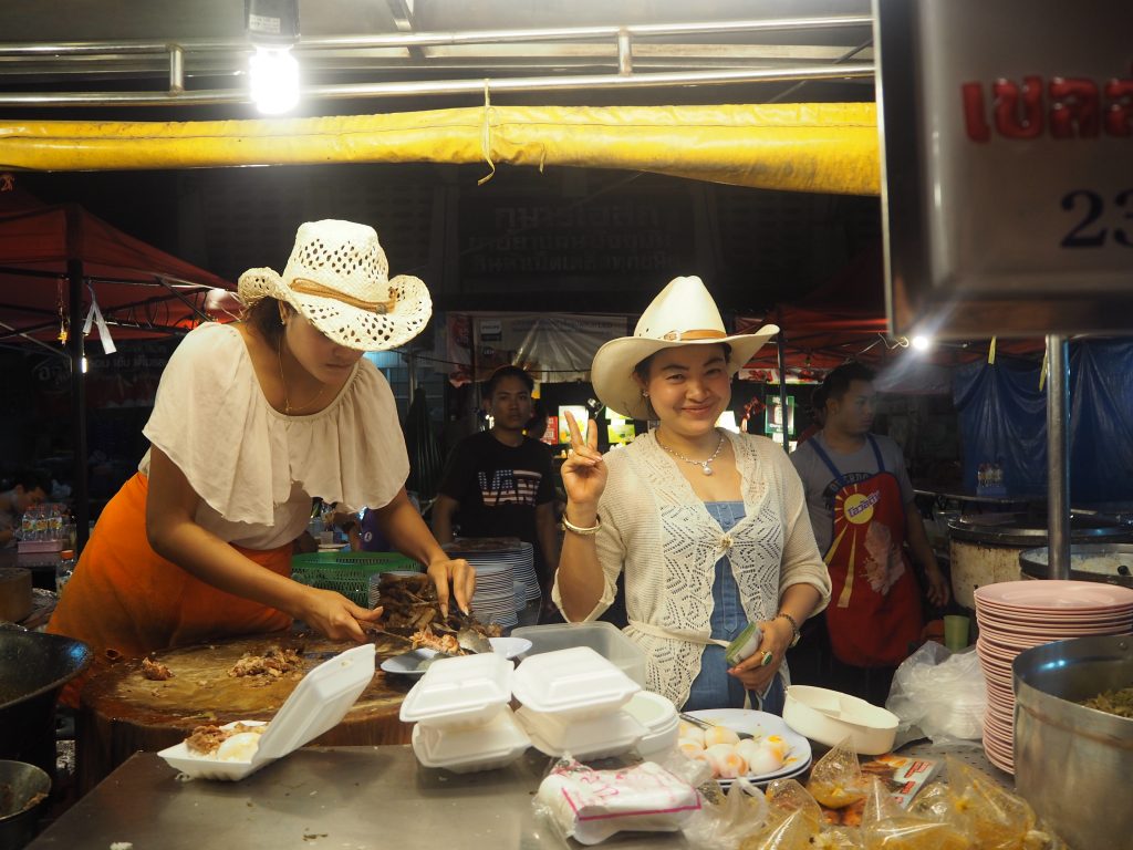 CHANG PHUAK GATE NIGHT MARKET